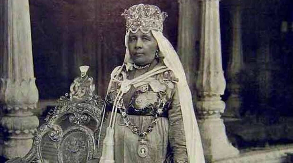 Правительница прошлого стала второстепенной богачкой 60. Лелла Кмар Королева.